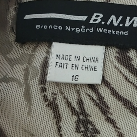 A vest - Picture 2 of 2